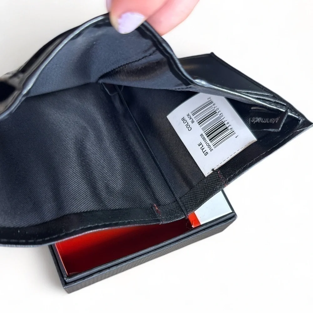 NWT Guess Mens Trifold Leather Wallet / Clear ID Slot, 7 card slot, cash pocket